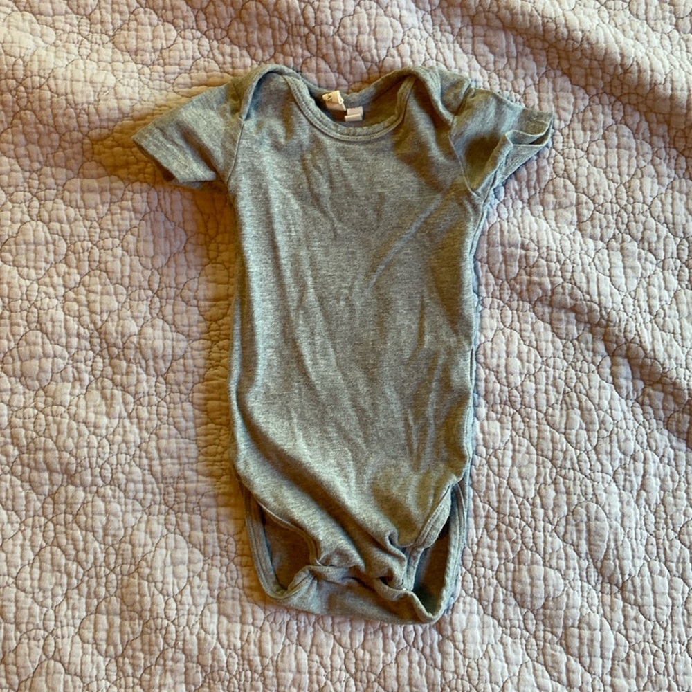 EUC gray label onesie size 3-6mo